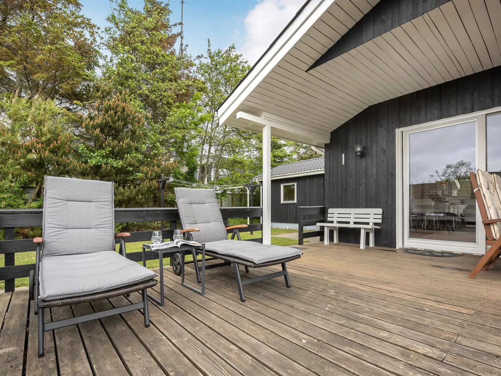 "Hildegarde" - 900m from the sea-Outside