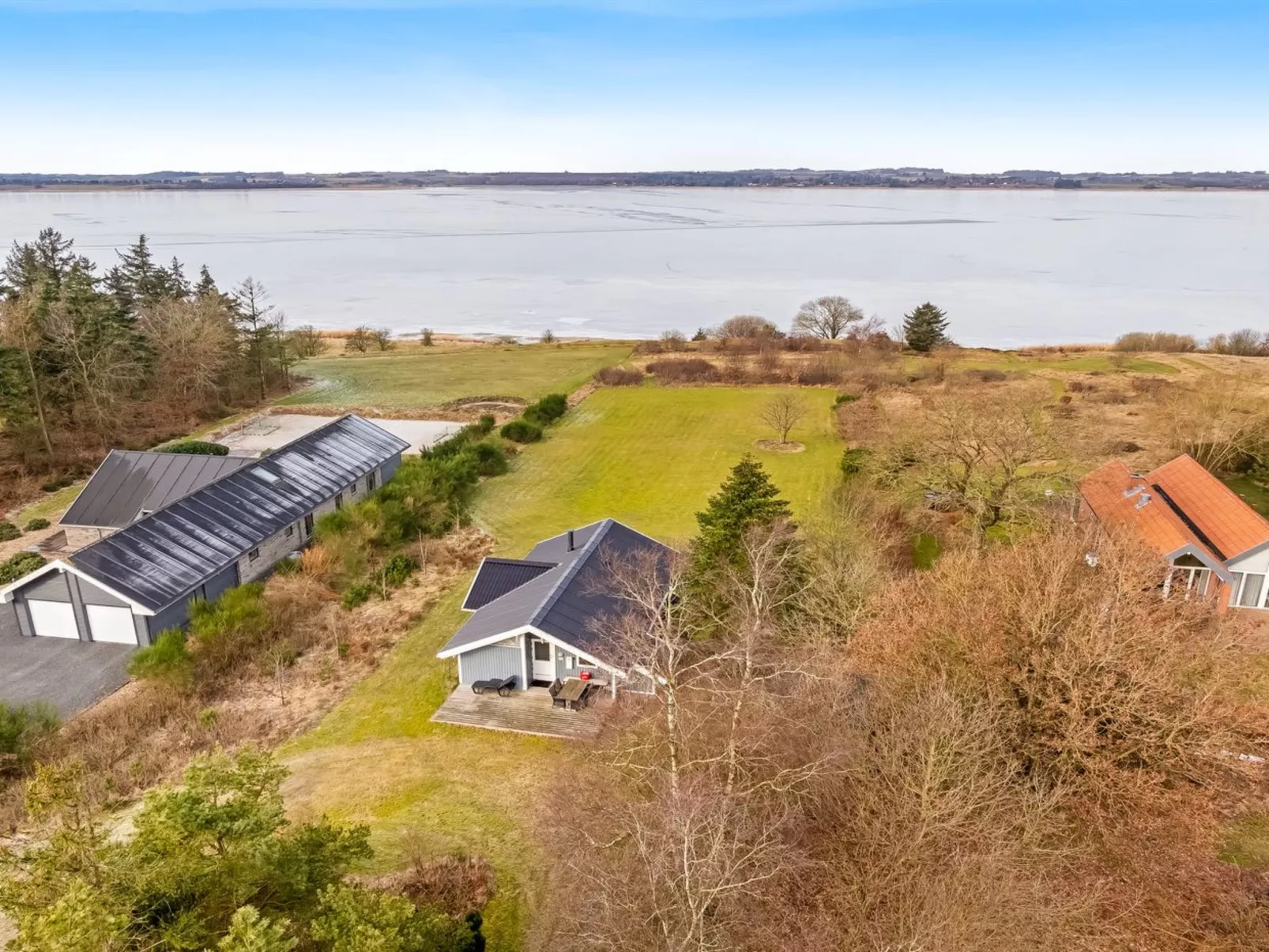 "Arleta" - 250m to the fjord-Outside