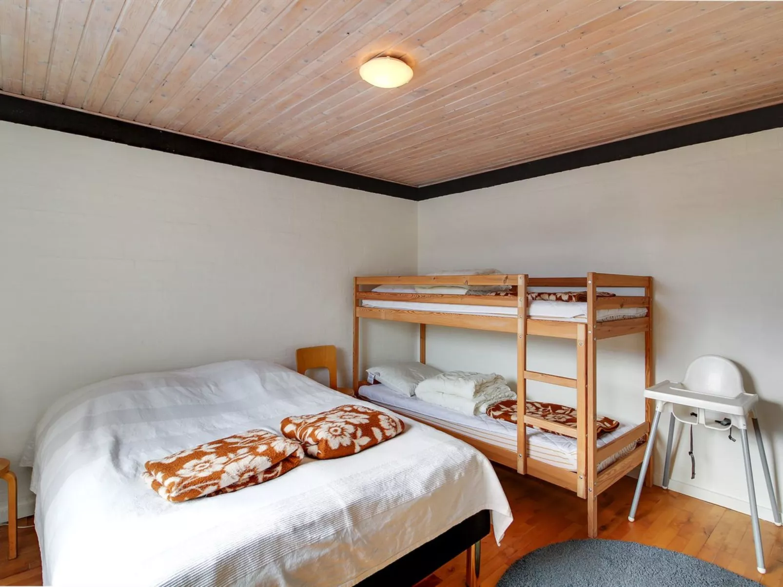 "Kiowa" - 100m from the sea-Dedans