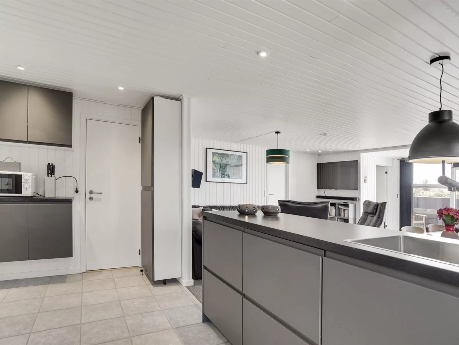 "Biarni" - 300m from the sea-Drinnen