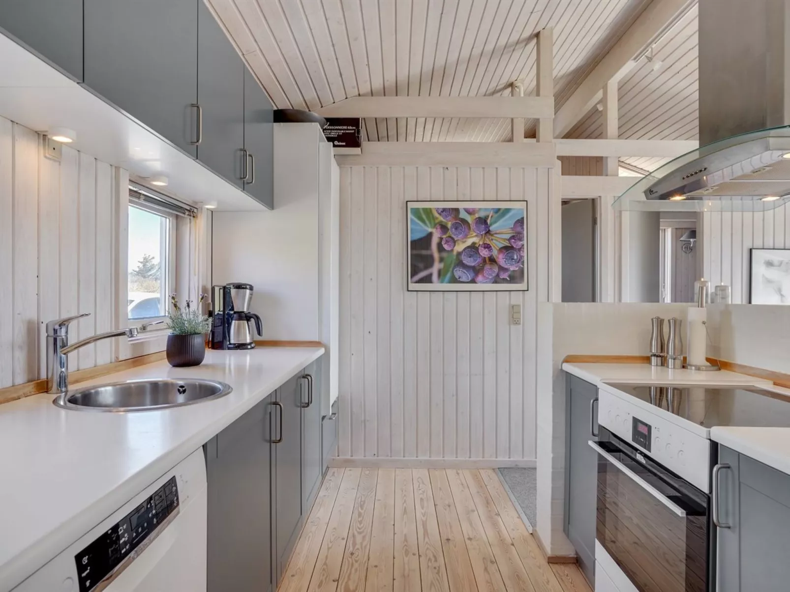 "Fanney" - 100m from the sea-Inside