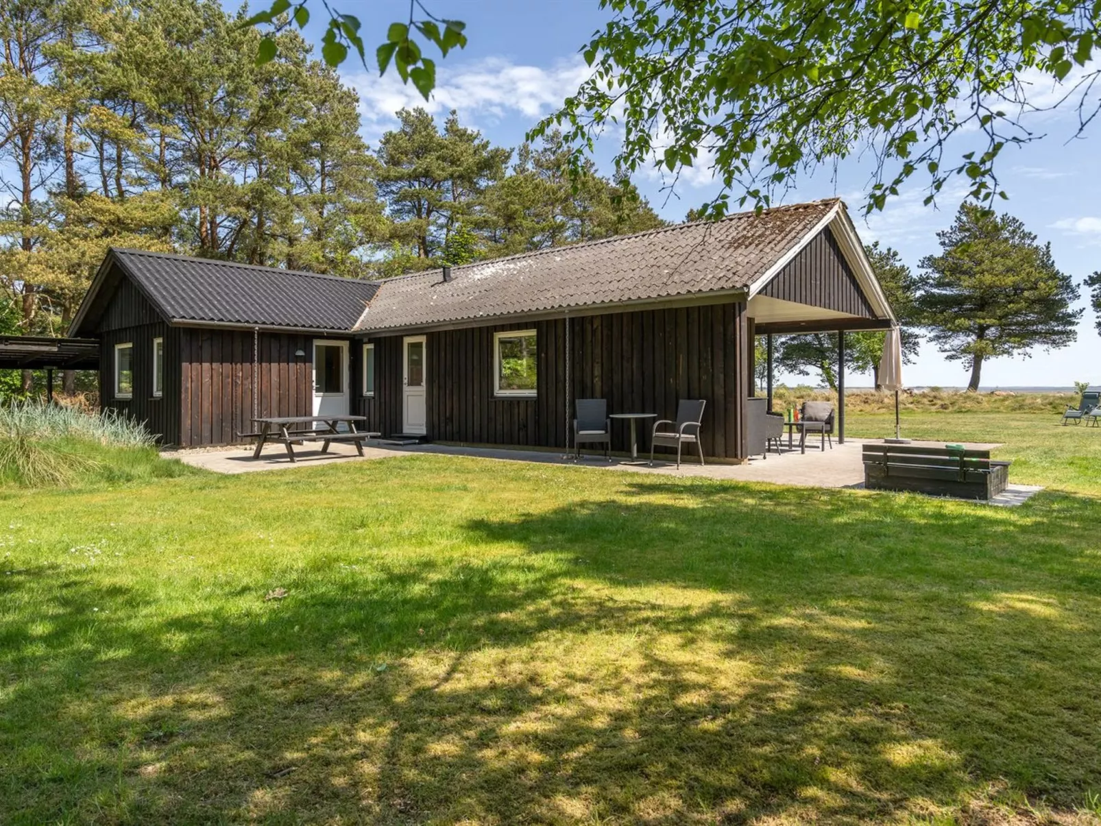 "Elny" - 500m to the fjord-Outside