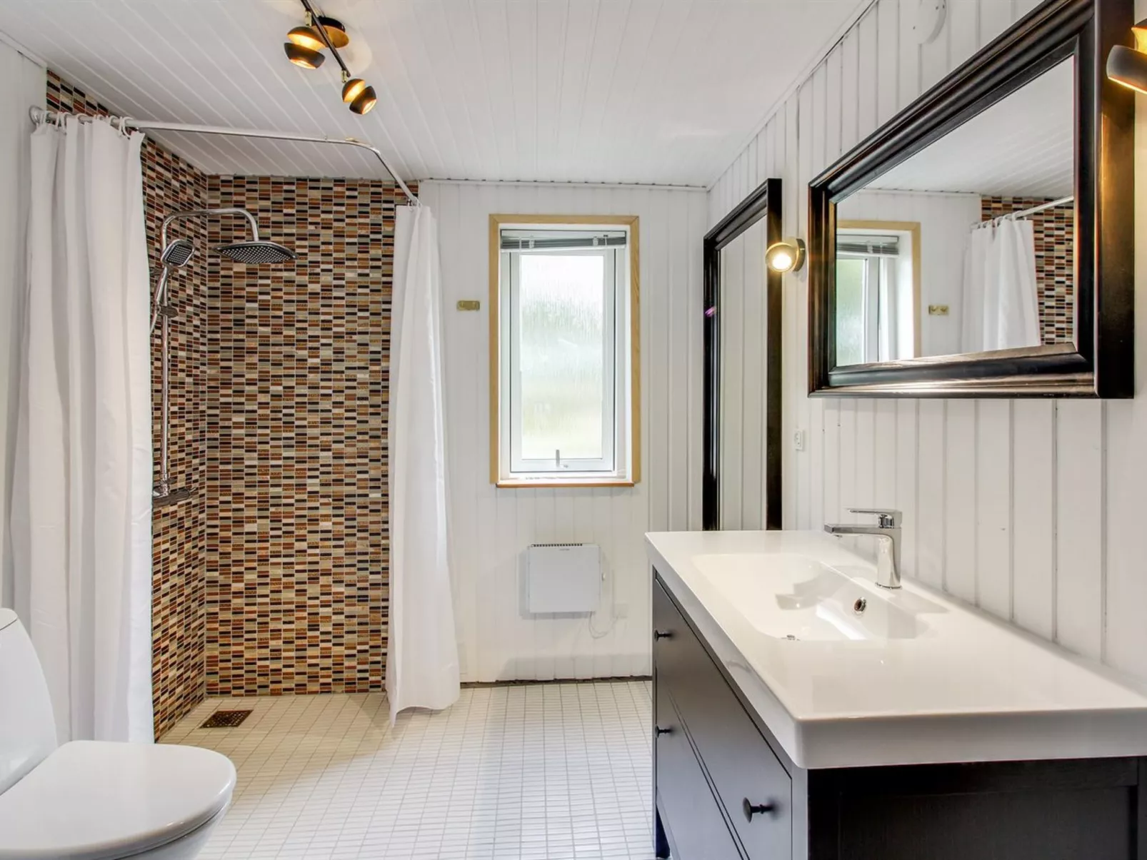 "Iver" - 600m to the fjord-Inside