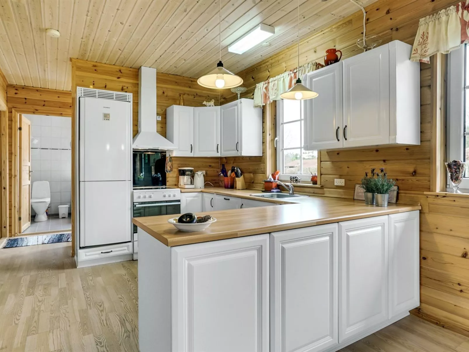 "Goti" - 1km to the fjord-Drinnen