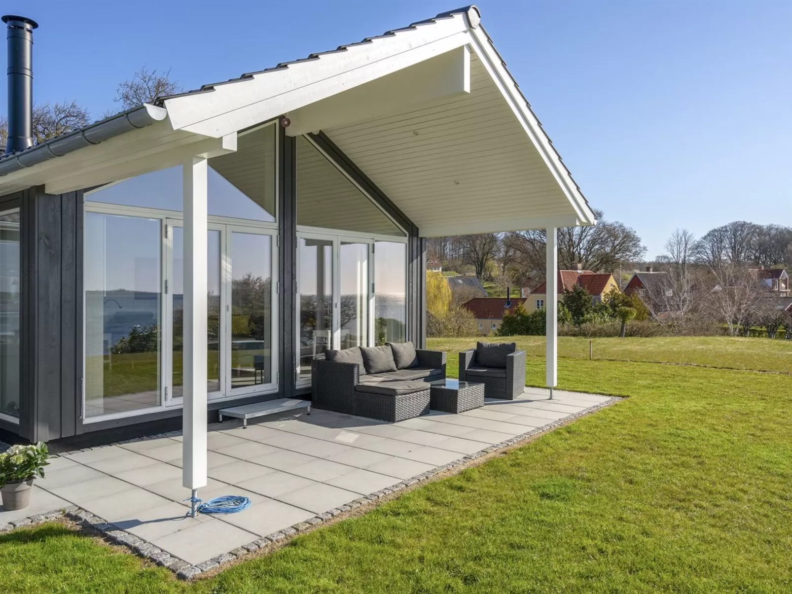 "Lander" - 20m from the sea-Outside