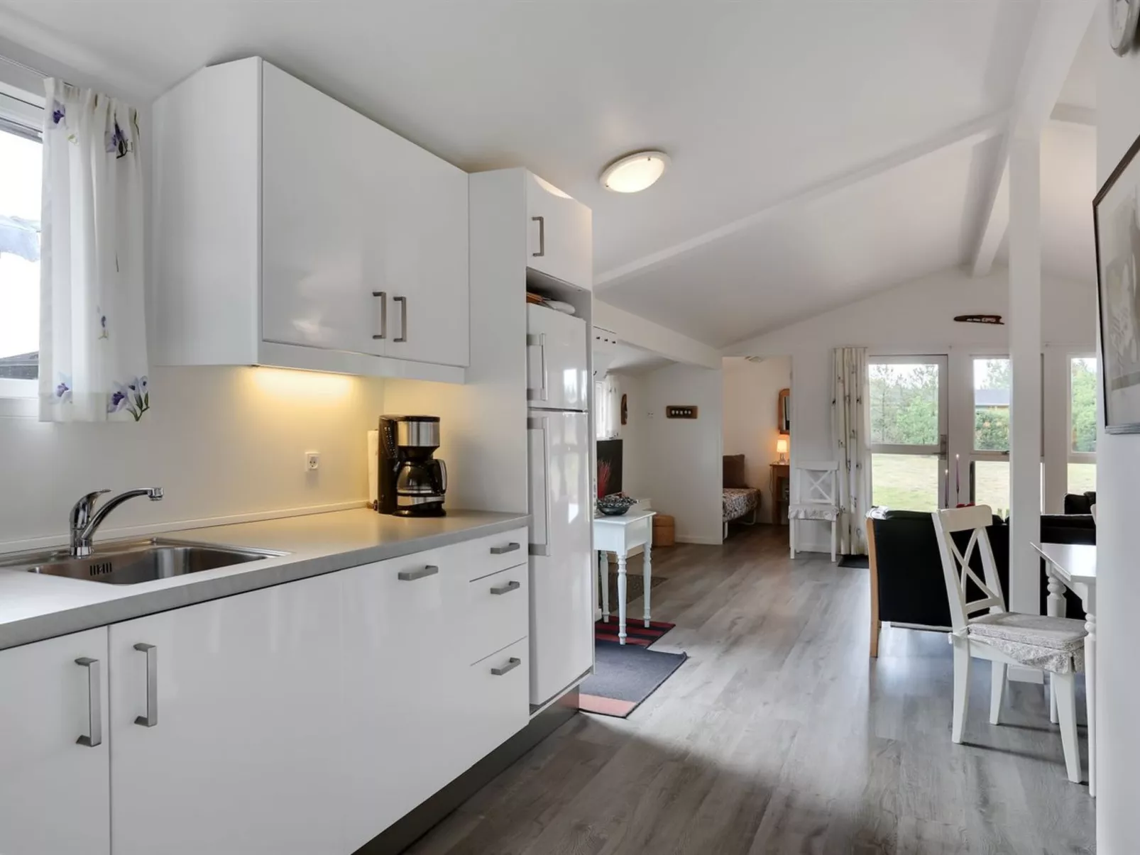 "Poul" - 100m from the sea-Drinnen