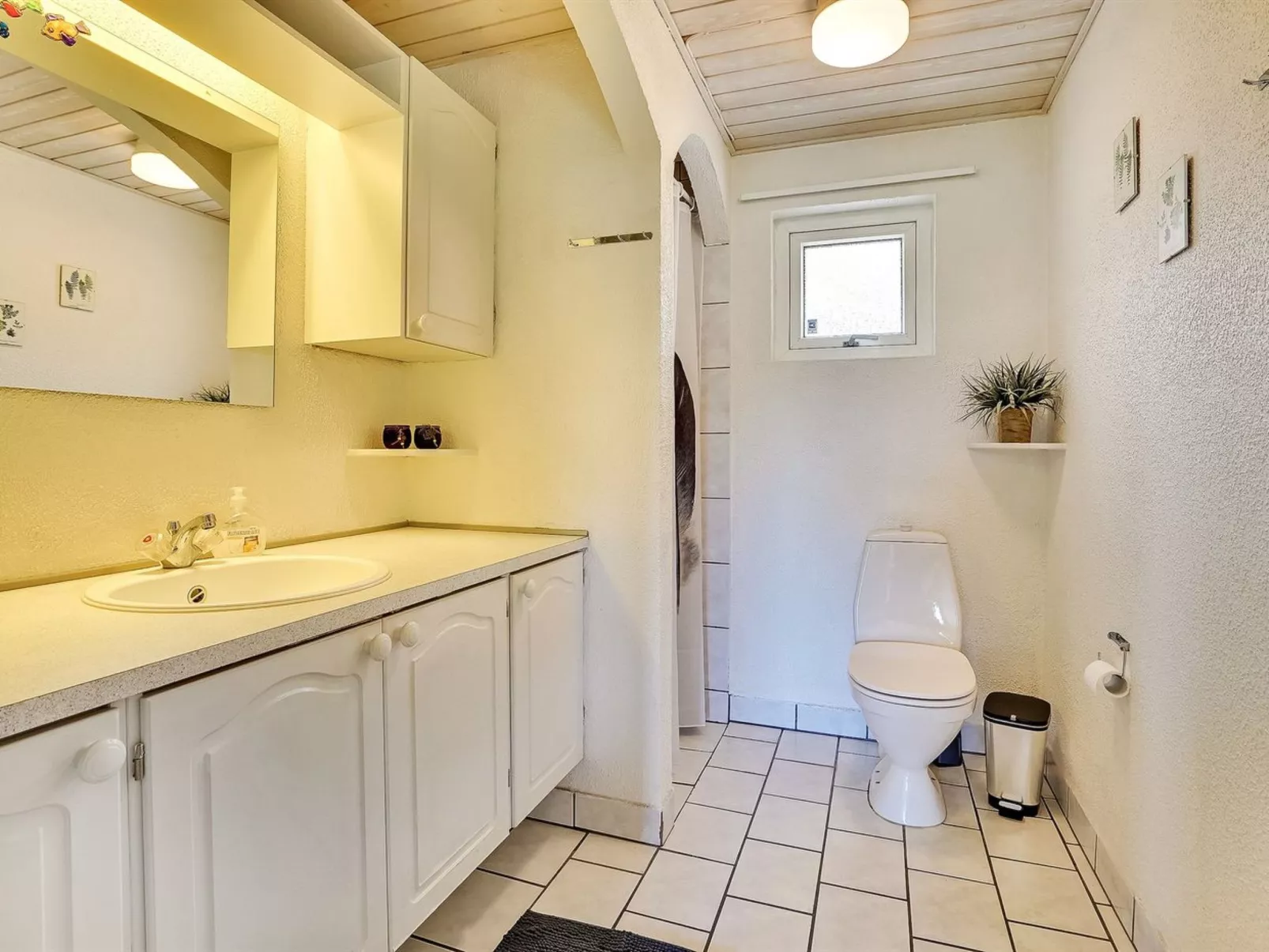 "Aurelia" - 500m to the fjord-Drinnen