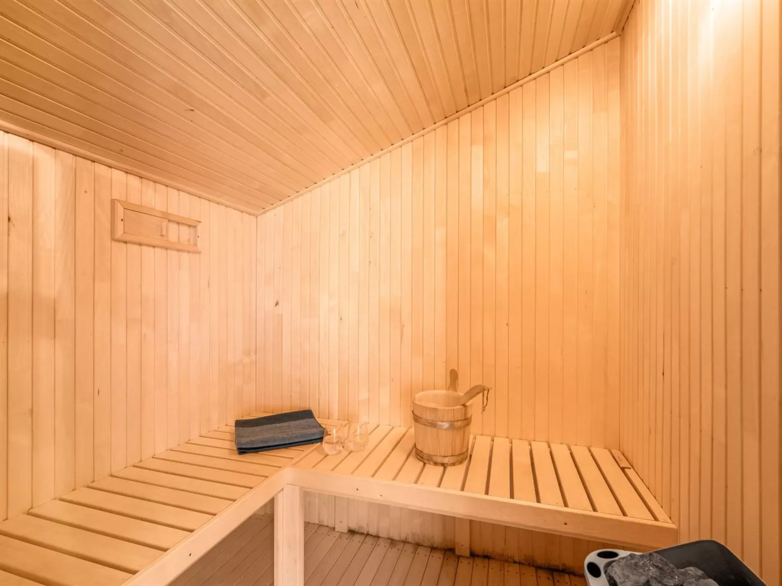 "Penka" - 550m to the fjord-Inside