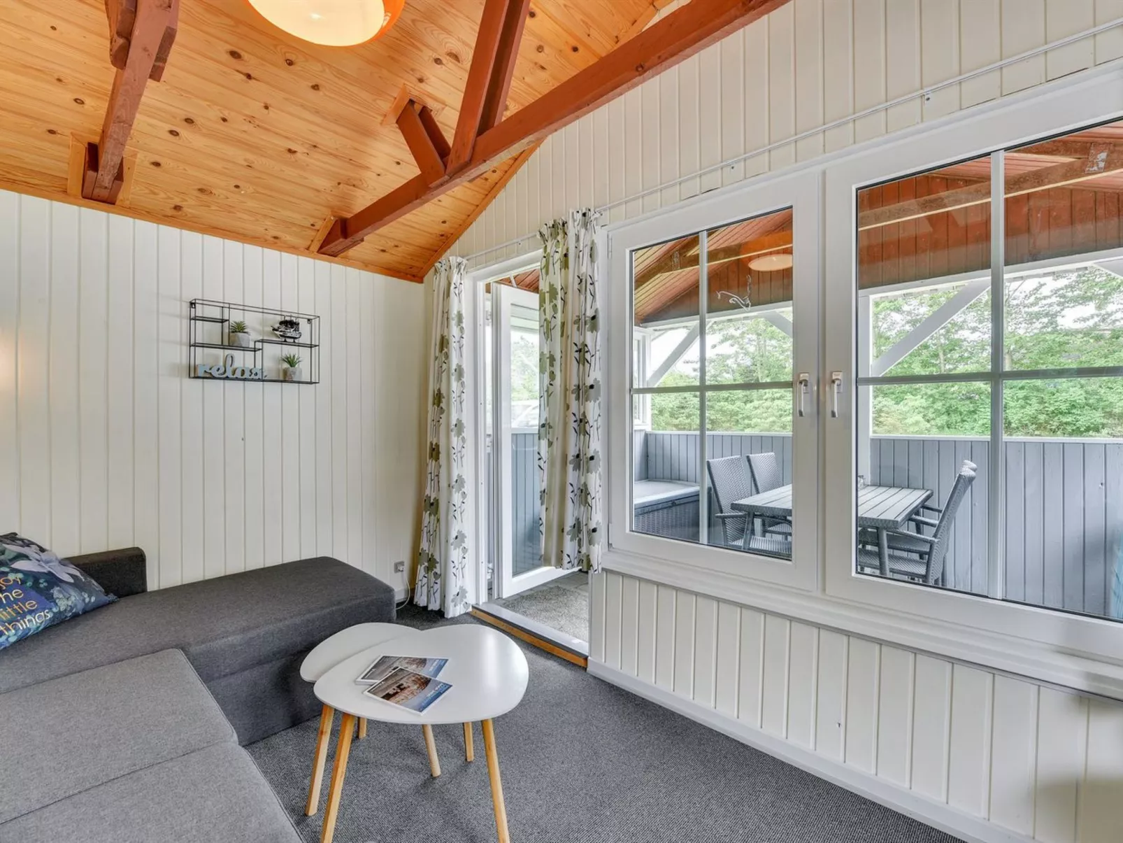 "Elizabeth" - 400m to the fjord-Inside