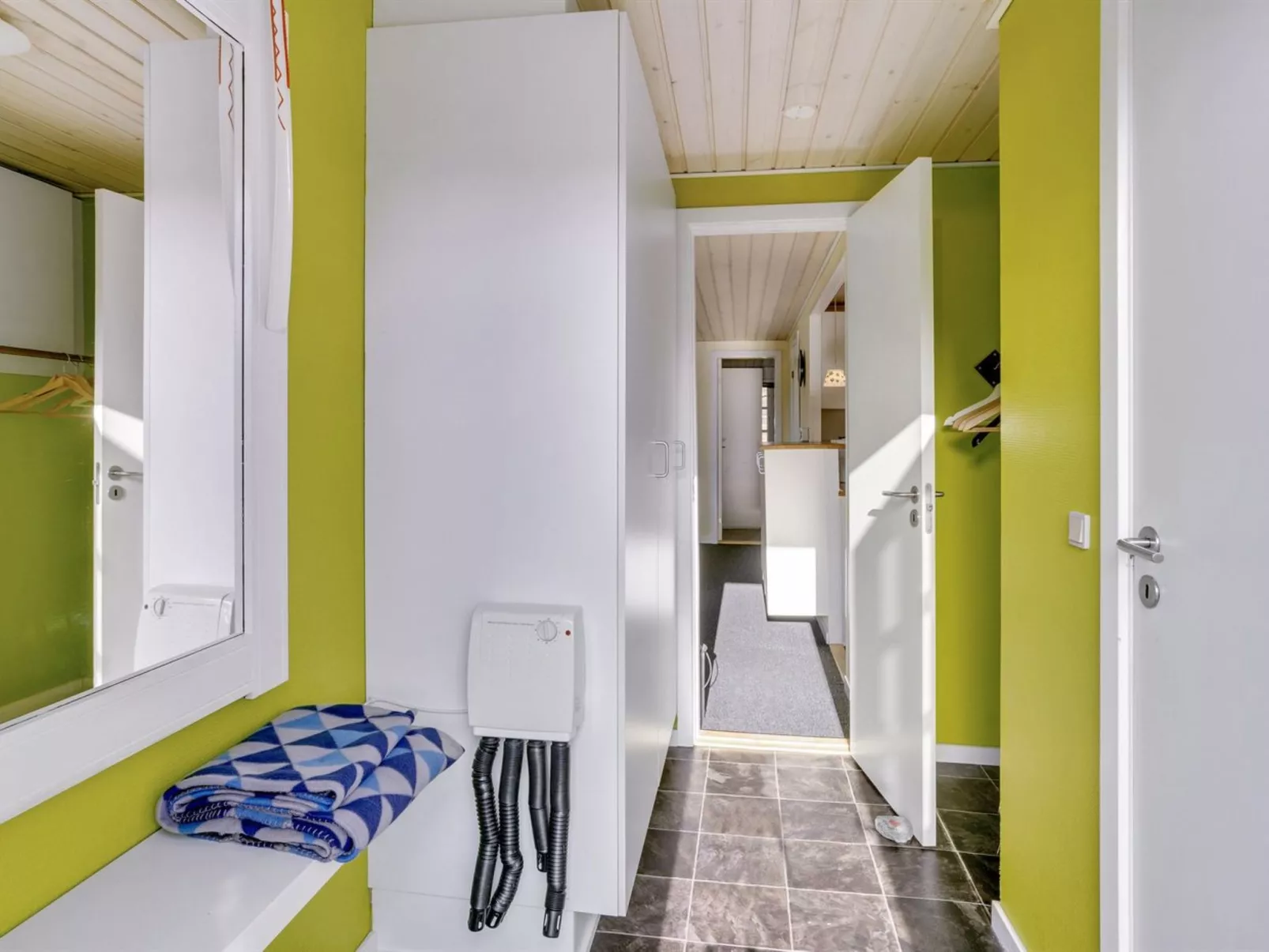 "Swaver" - 300m to the fjord-Inside