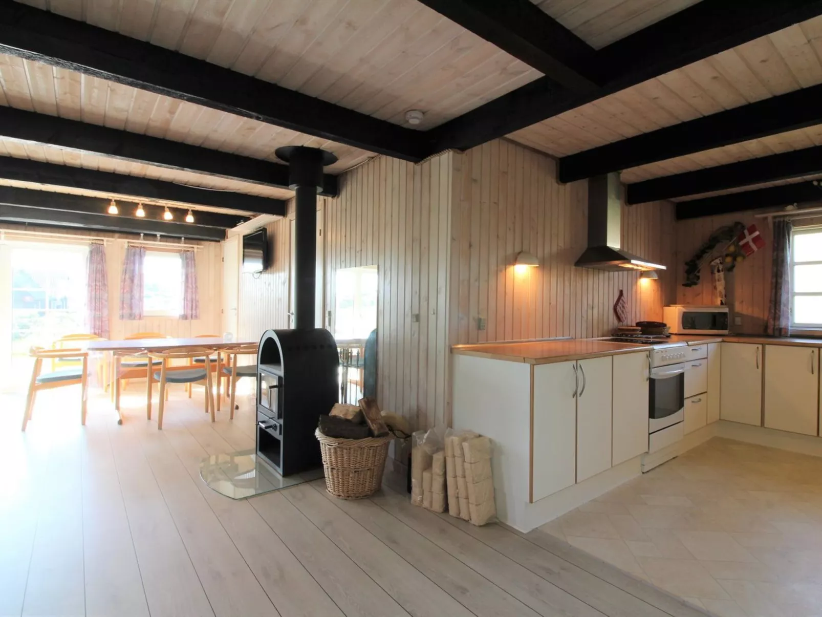 "Arita" - 250m from the sea-Inside