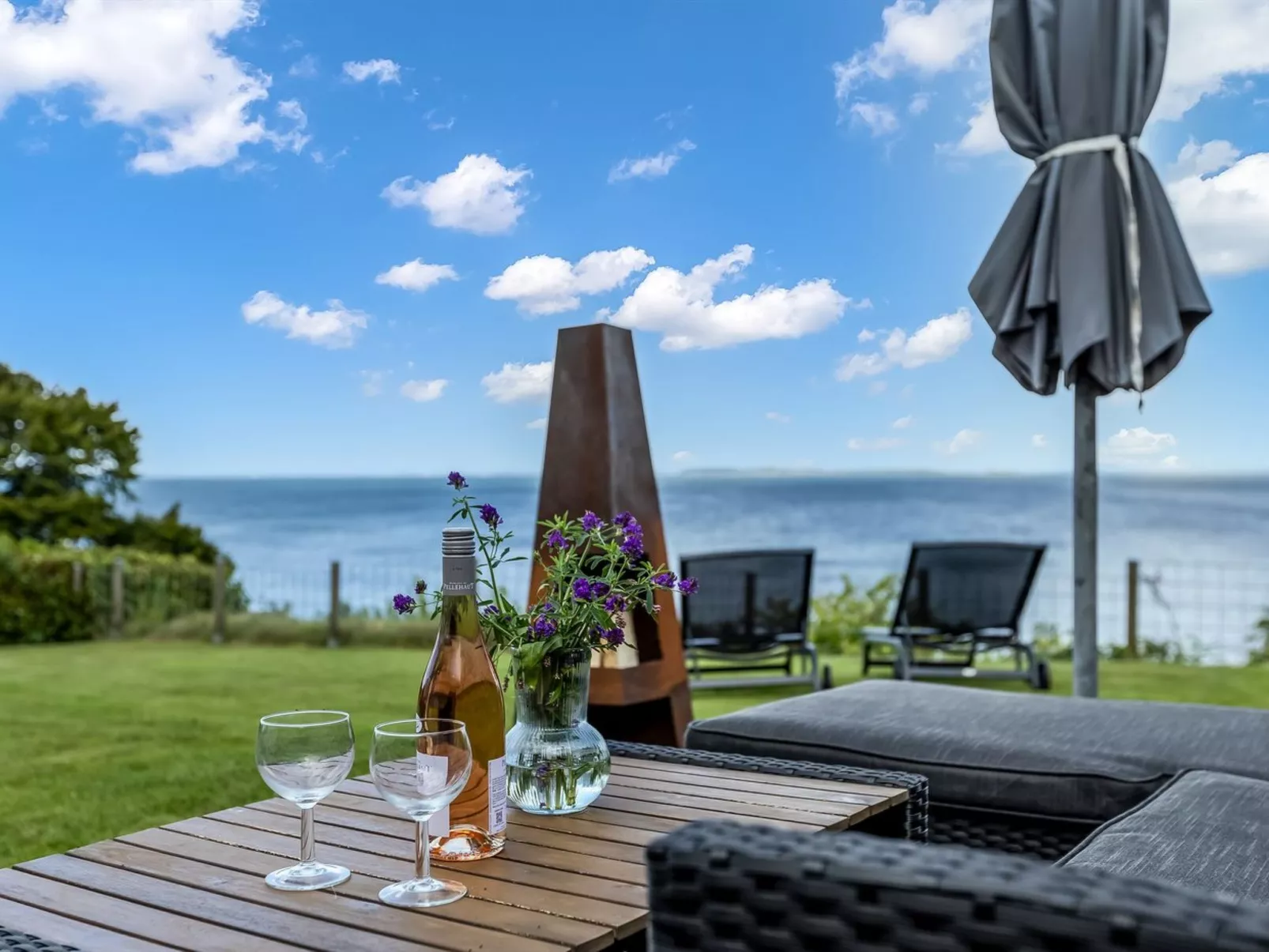 "Majbritt" - 50m from the sea-Draußen