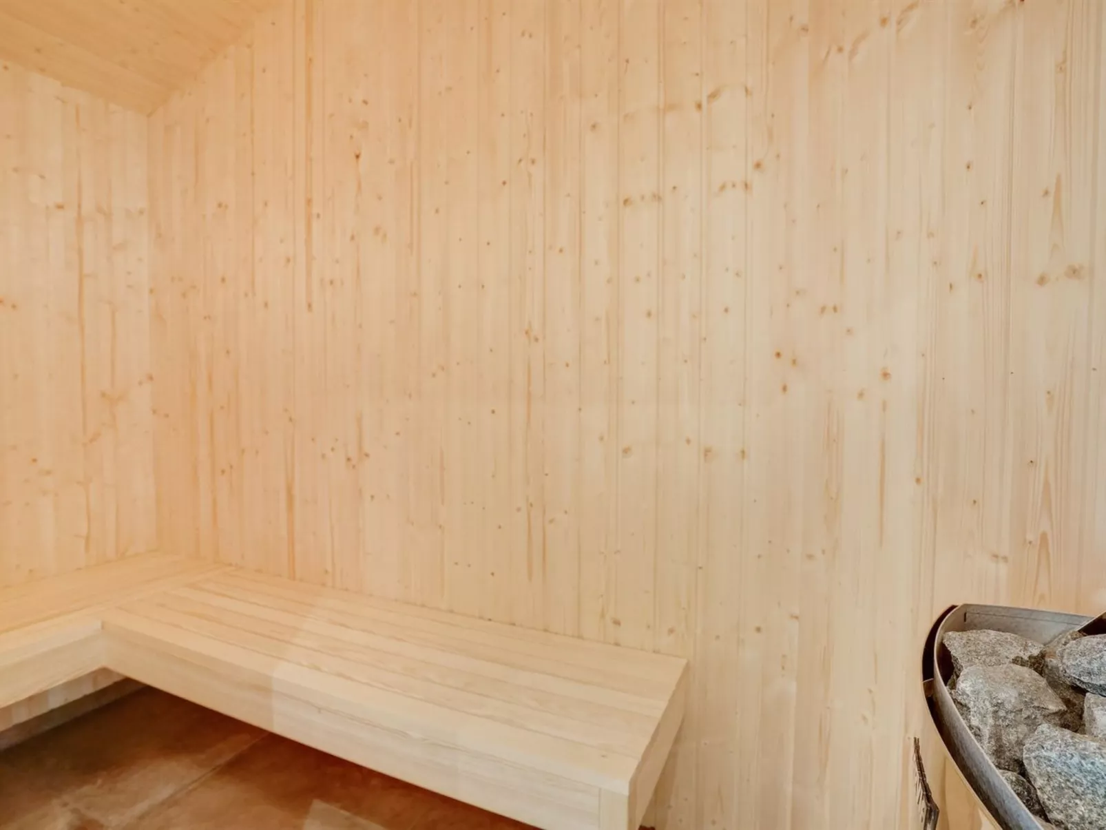 "Eylar" - 28km from the sea-Inside