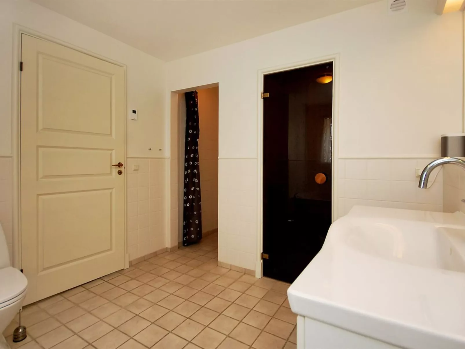 "Alita" - 1.2km from the sea-Drinnen