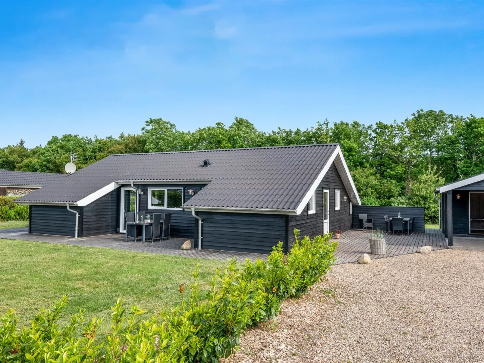 "Leeve" - 1.4km to the fjord-Outside