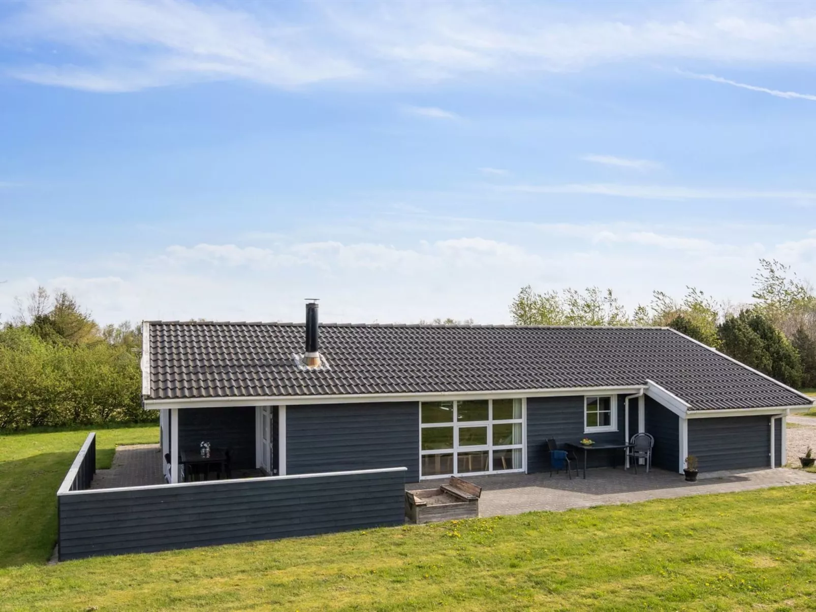 "Tinka" - 1.2km to the fjord-Outside