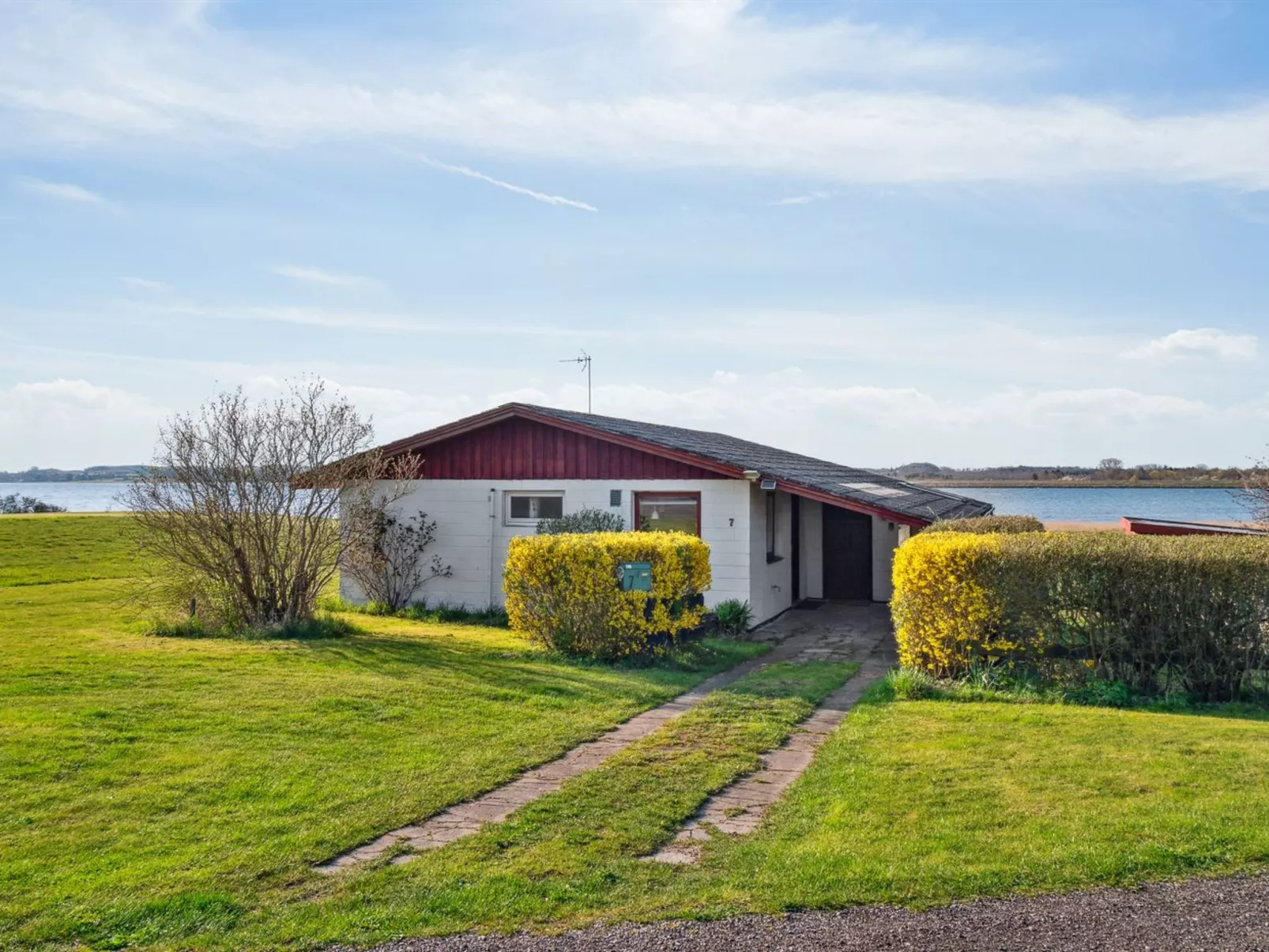 "Velika" - 25m to the fjord-Outside