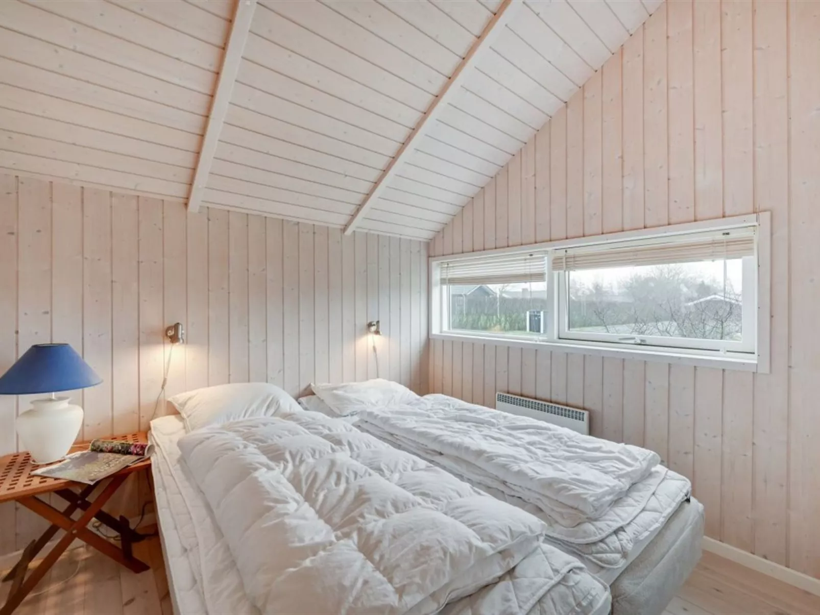 "Clarina" - 800m to the fjord-Dedans