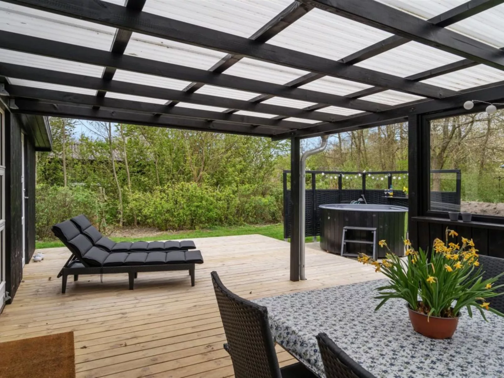 "Gustaf" - 400m to the fjord-Outside