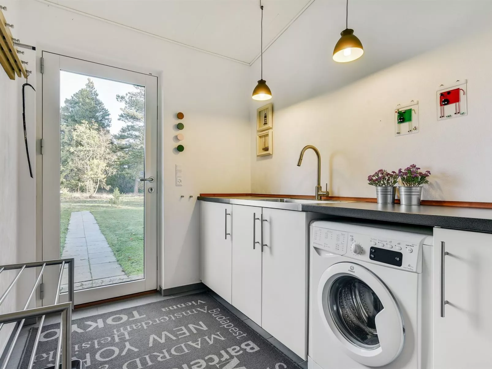 "Elfriede" - 400m to the fjord-Dedans