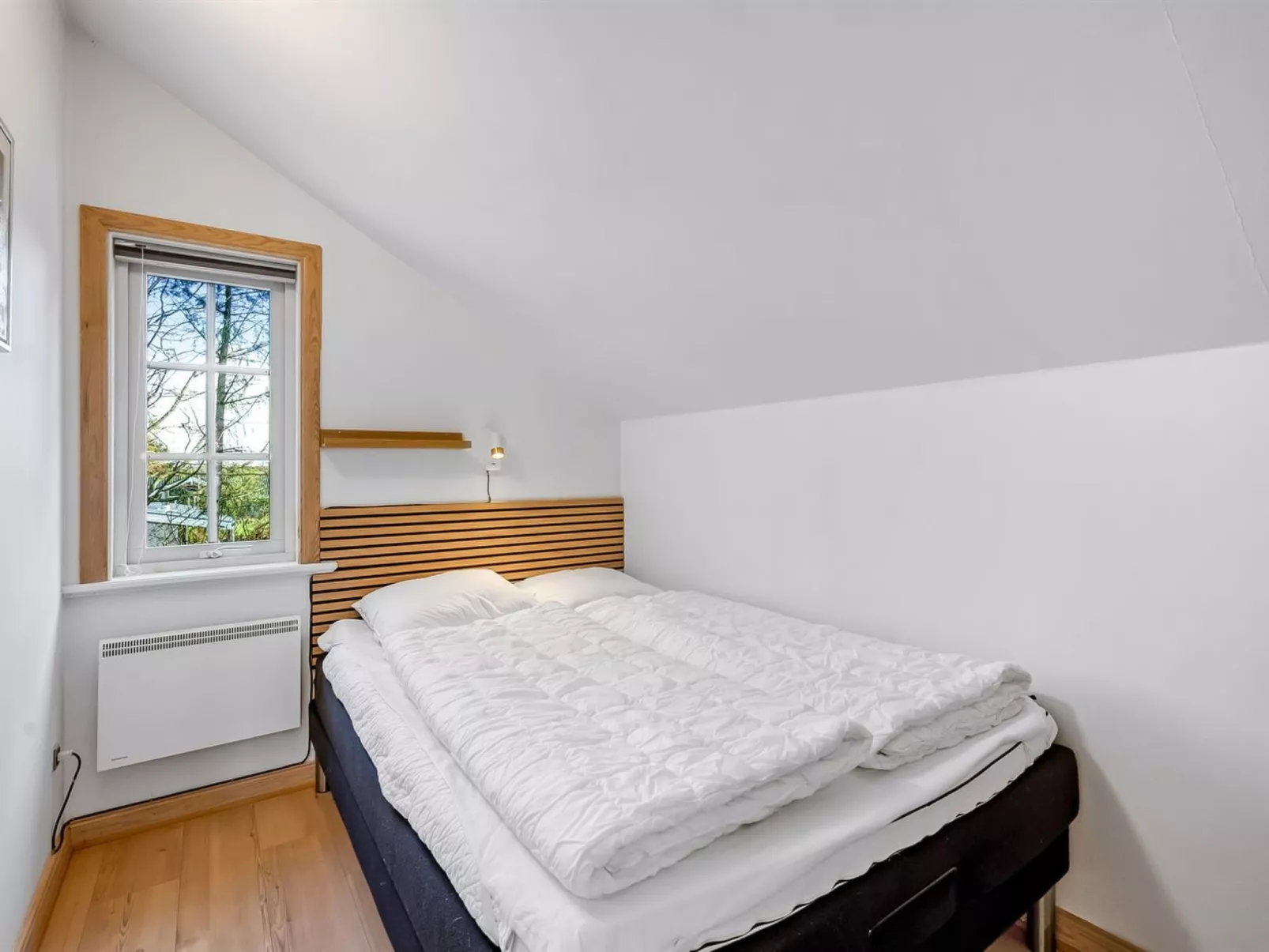 "Adelia" - 850m to the fjord-Dedans