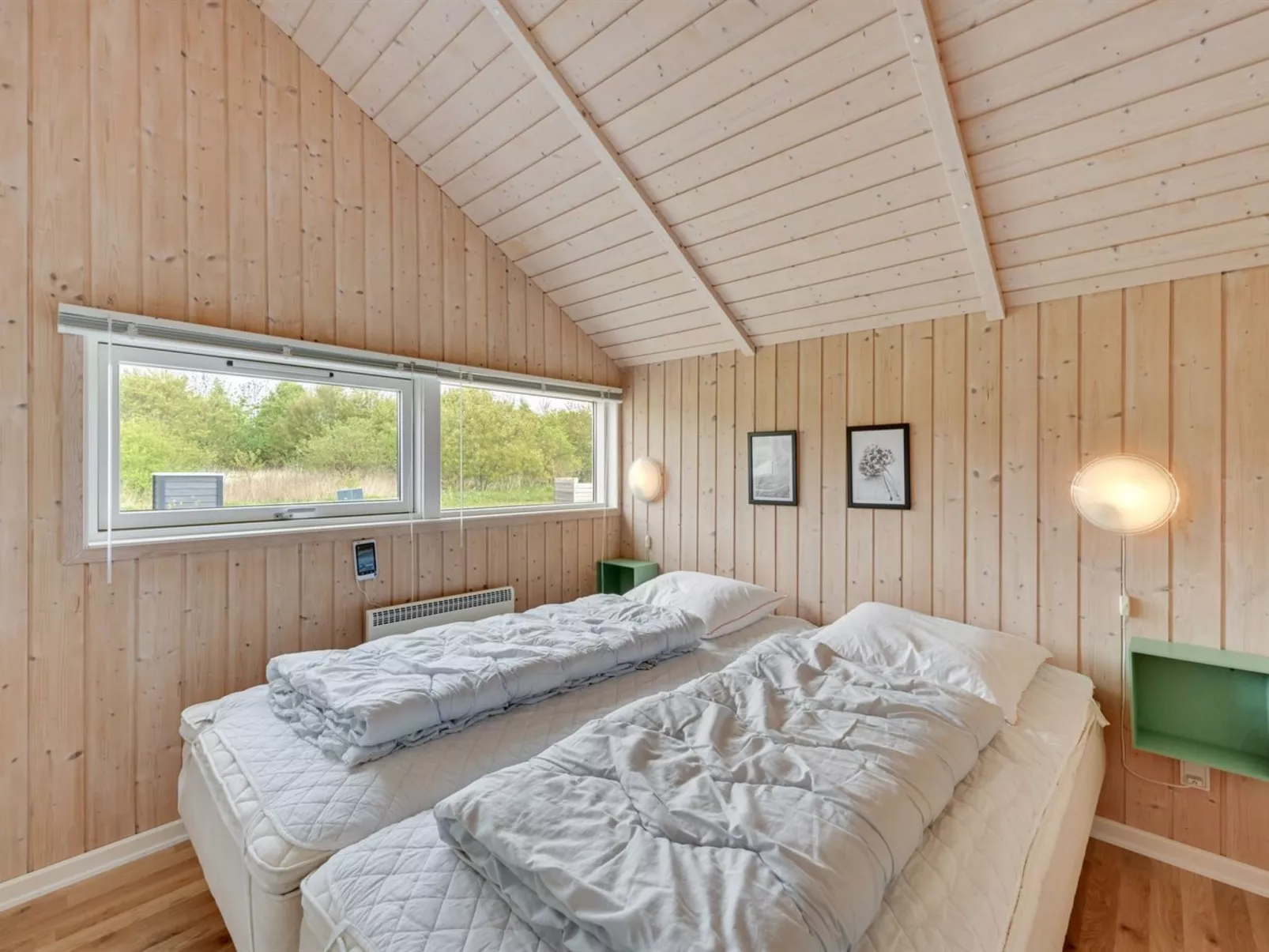 "Binna" - 1.2km to the fjord-Drinnen