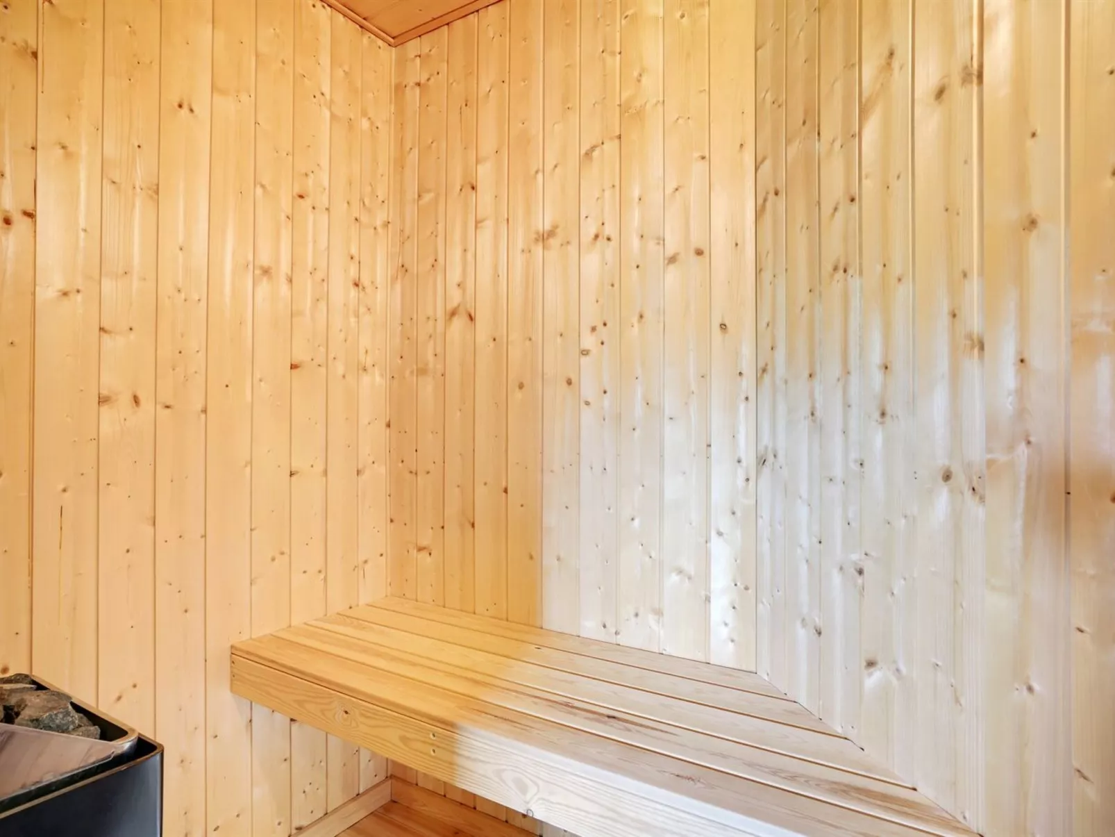 "Chermeine" - 1.2km to the fjord-Inside