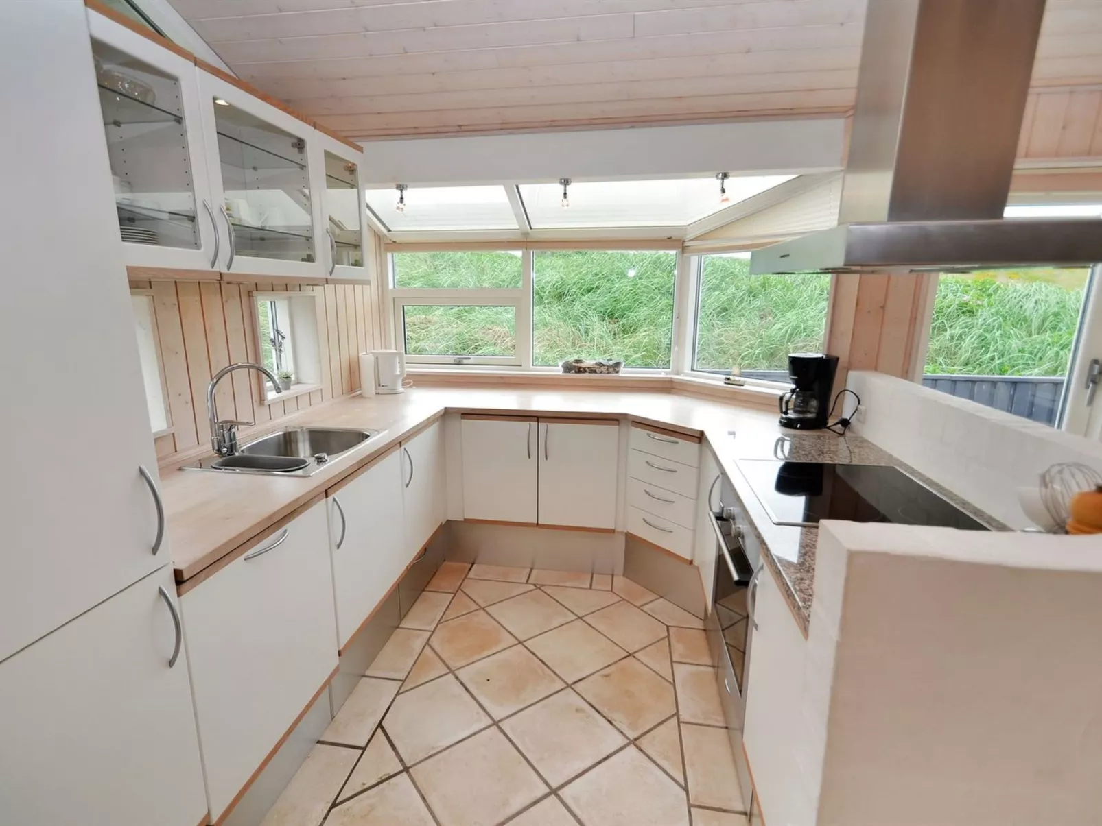 "Hadar" - 100m from the sea-Drinnen