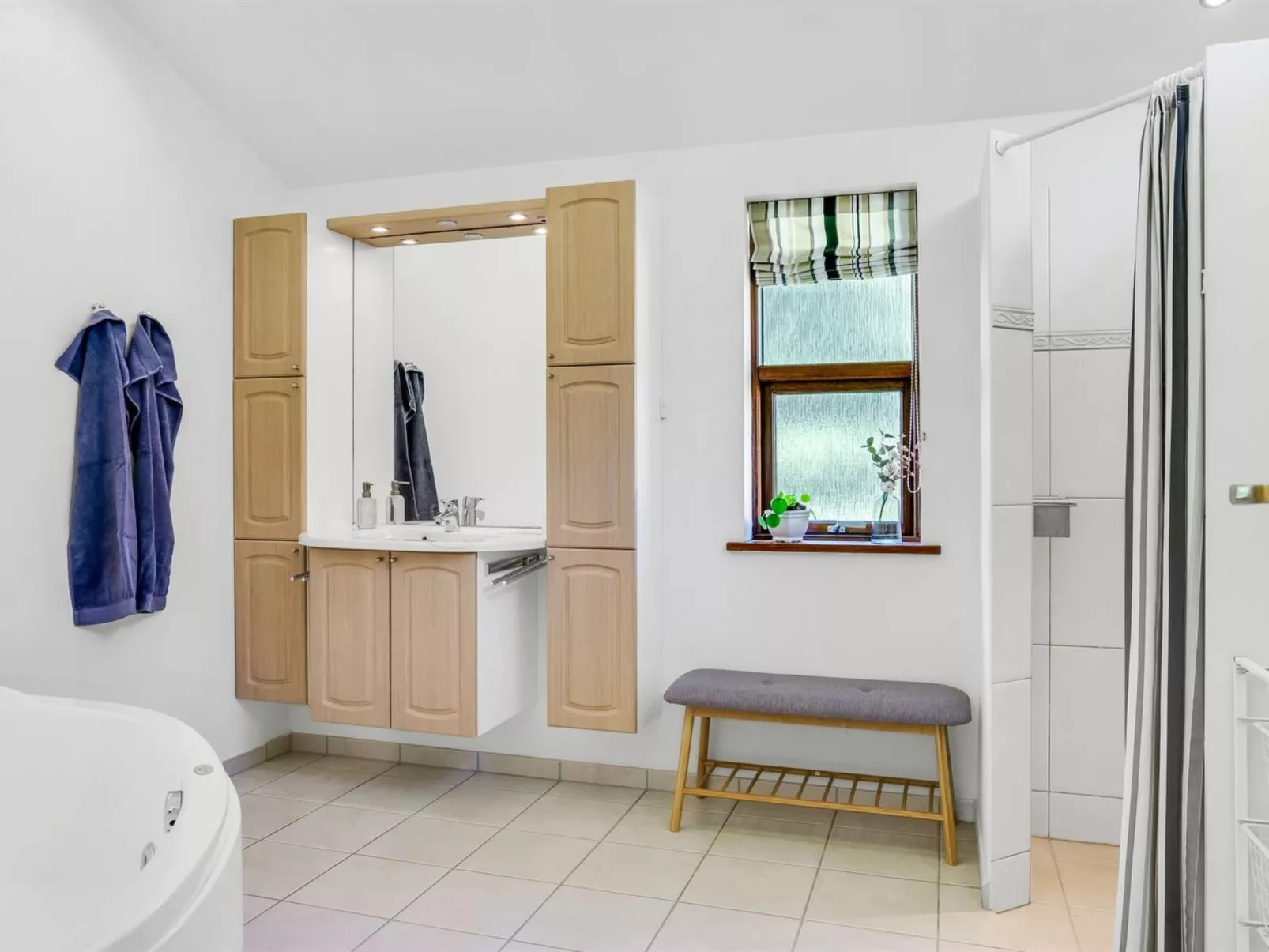 "Vetle" - 2.8km from the sea-Inside