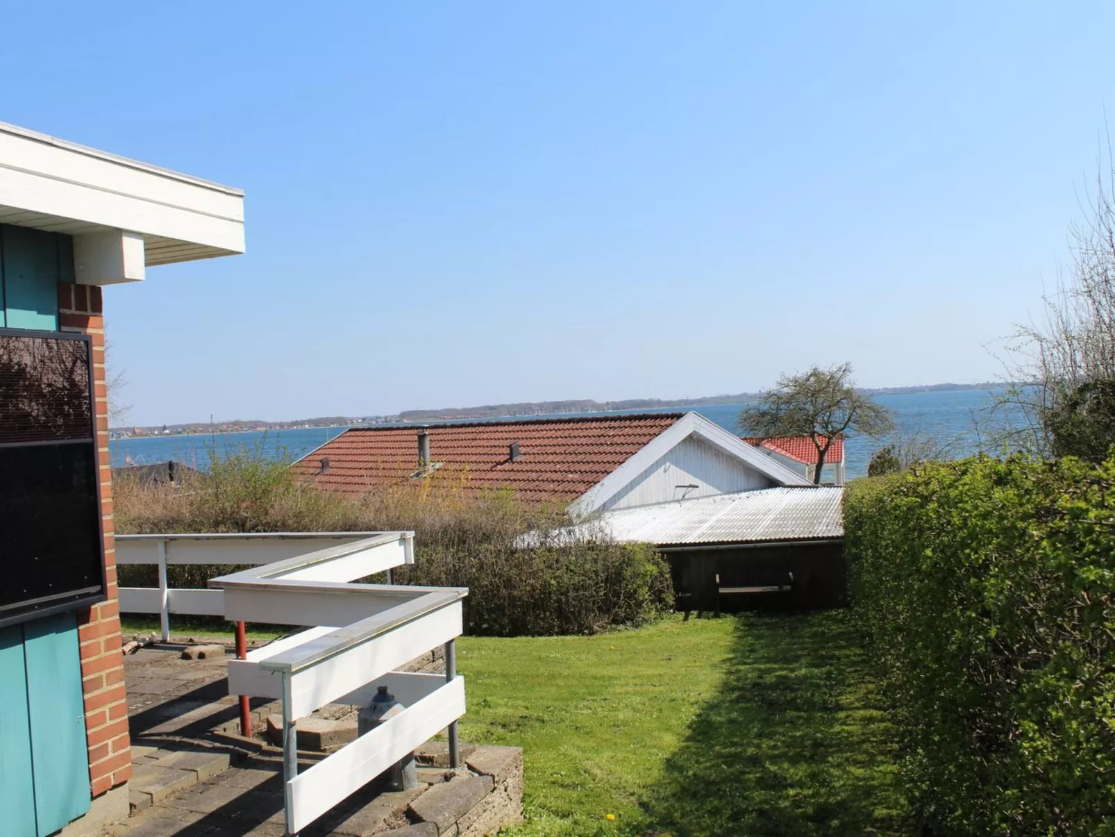 "Tekla" - 70m to the fjord-Outside