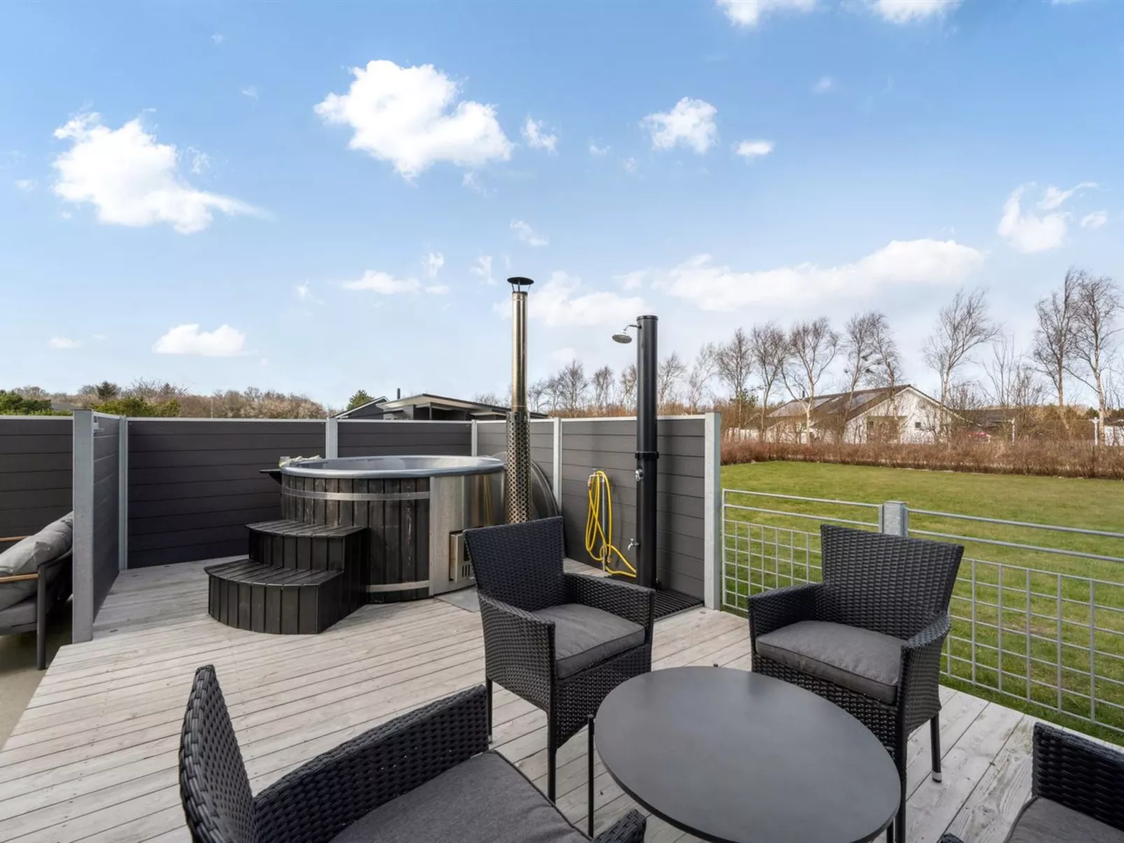 "Gela" - 1.3km to the fjord-Drinnen