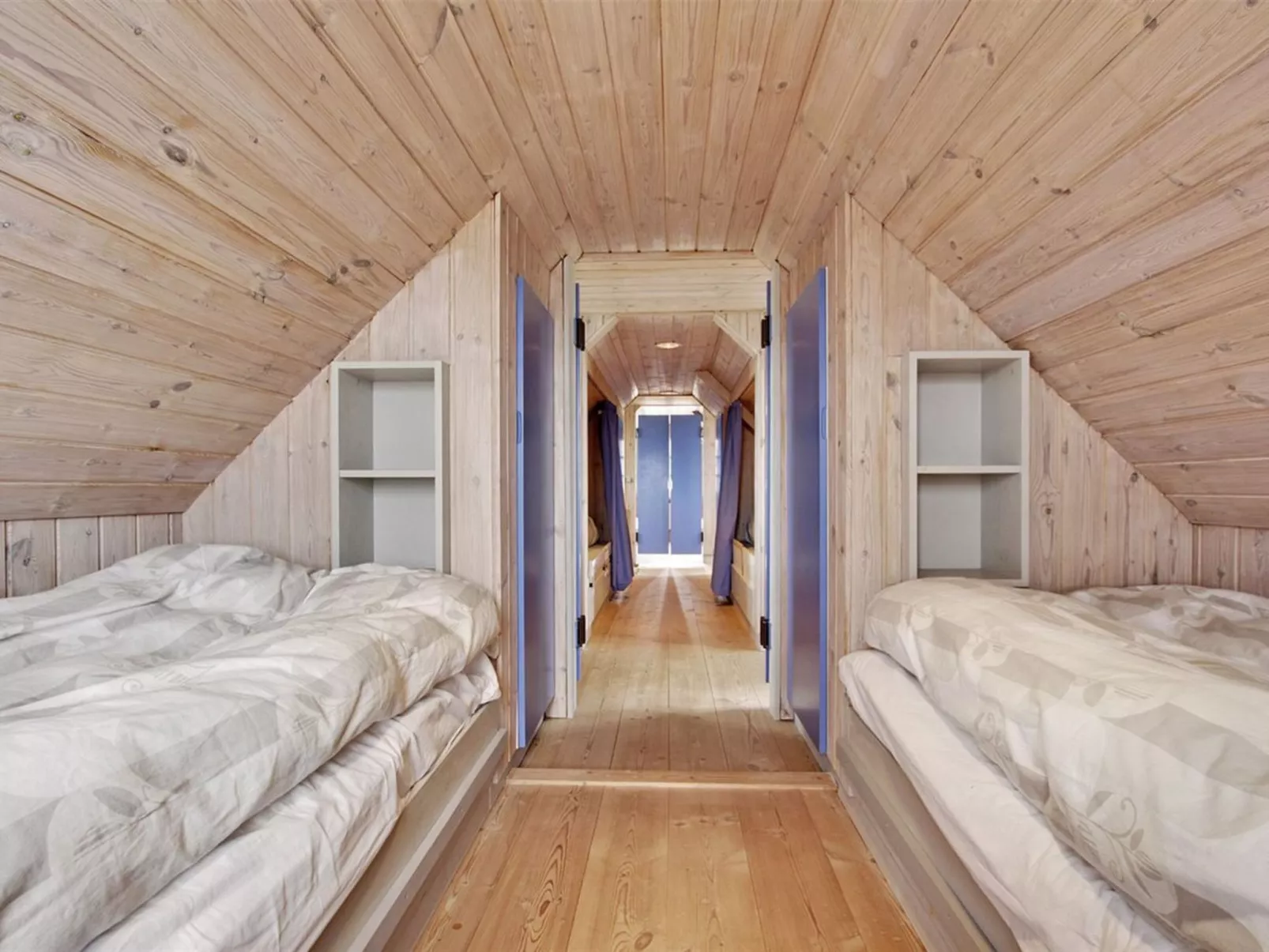 "Pauliina" - 10m to the fjord-Drinnen