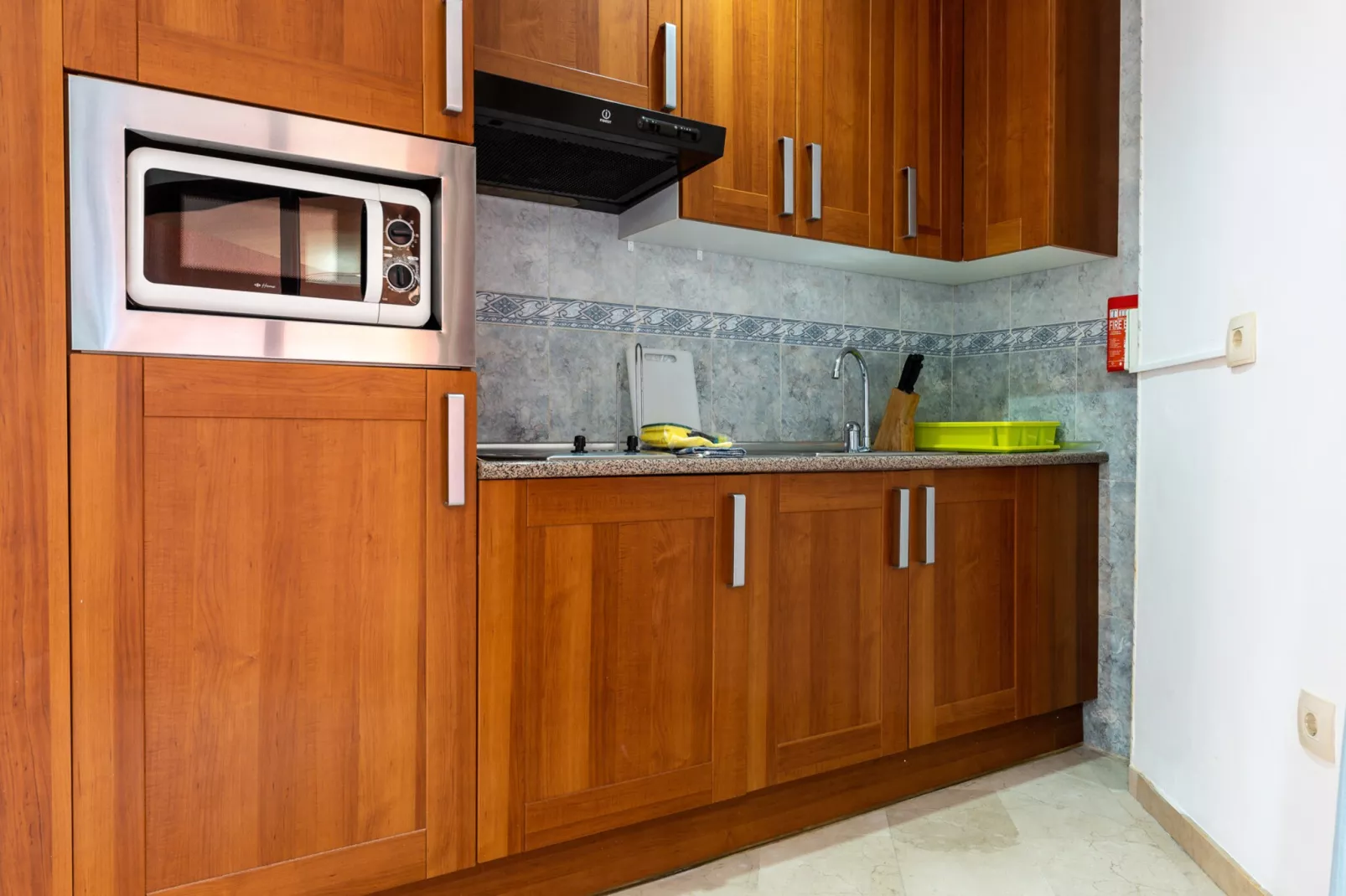 CT 240 - Beachfront Apartment -Don Juan Manilva-Cuisine