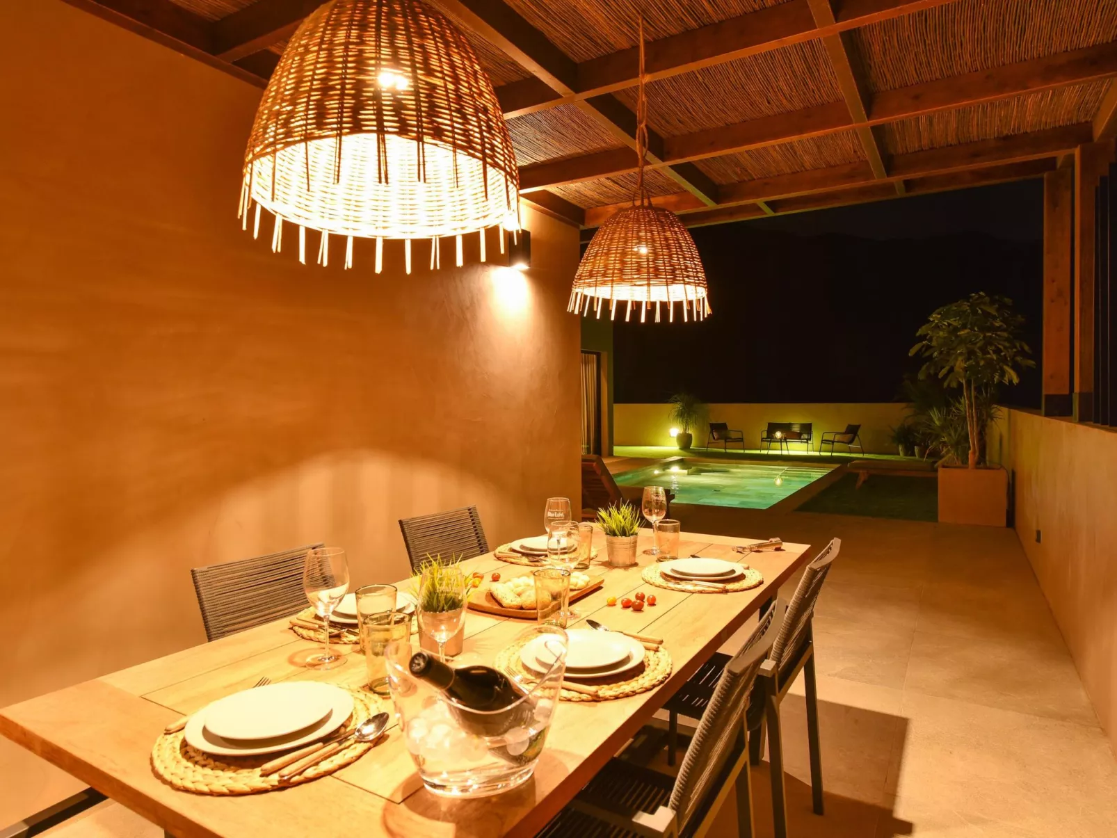 Almadies Tauro - Outside