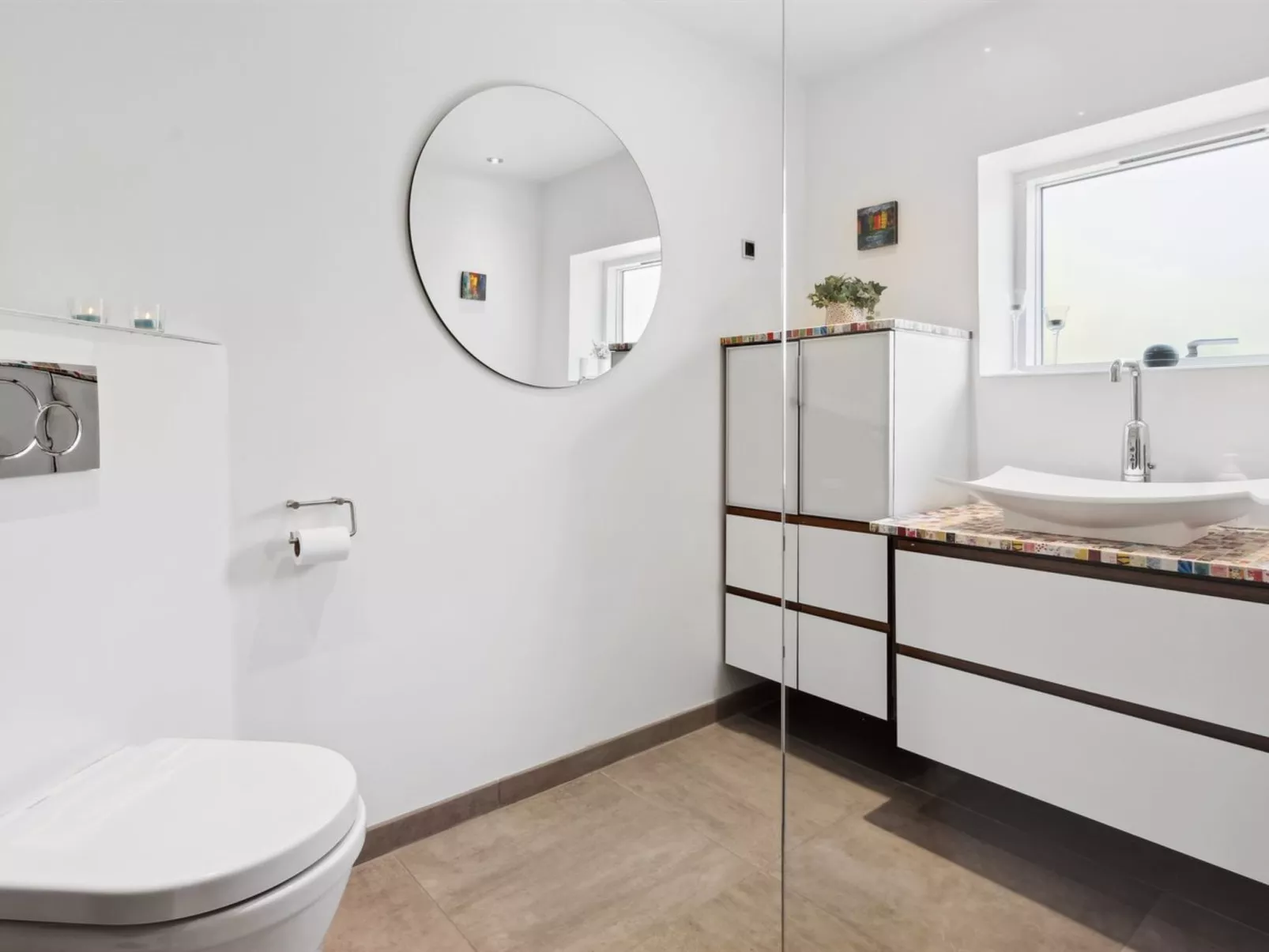 "Kennet" - 30m from the sea-Inside