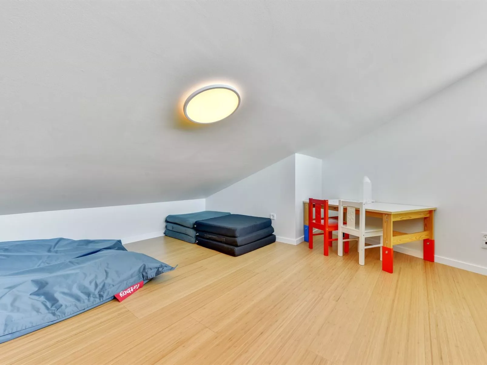 "Emilie" - 250m to the fjord-Drinnen