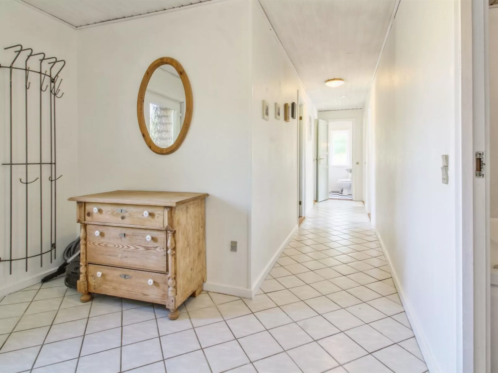 "Aku" - 24km from the sea-Drinnen