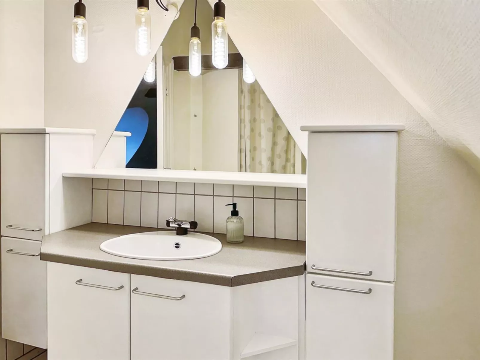 "Maelle" - 25km from the sea-Drinnen