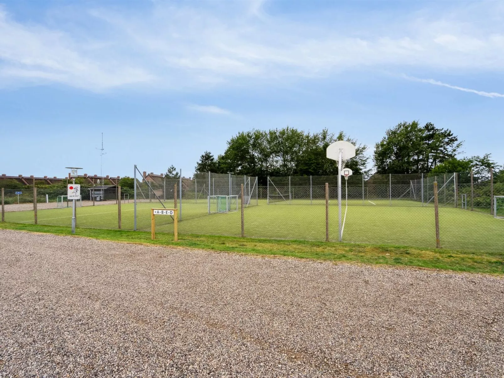 "Rohan" - 2.2km from the sea-Outside