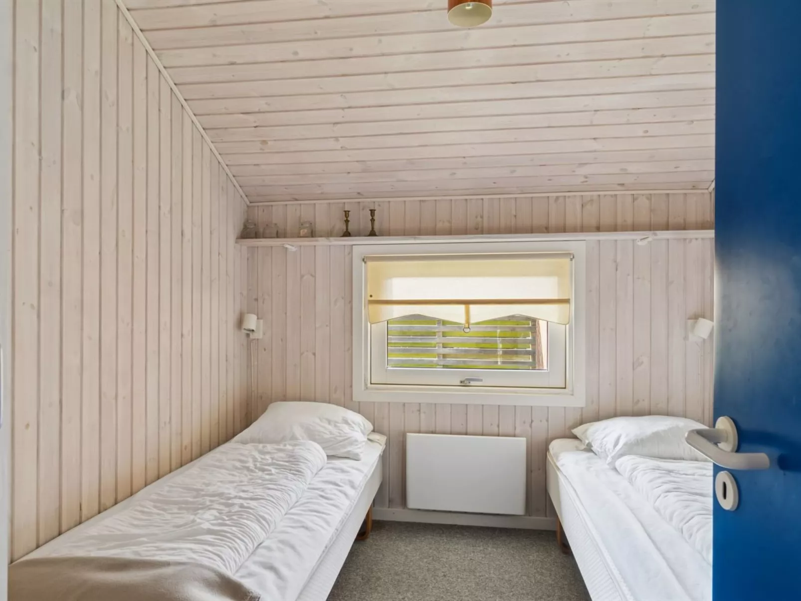 "Thrym" - 200m from the sea-Inside