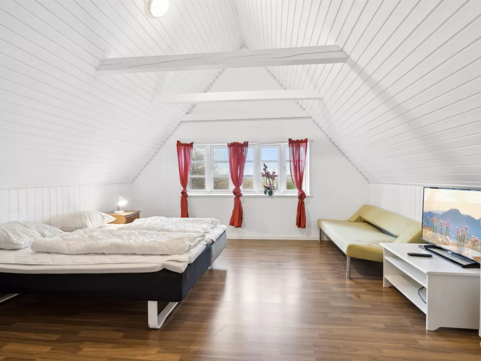 "Eliane" - 1.8km from the sea-Dedans