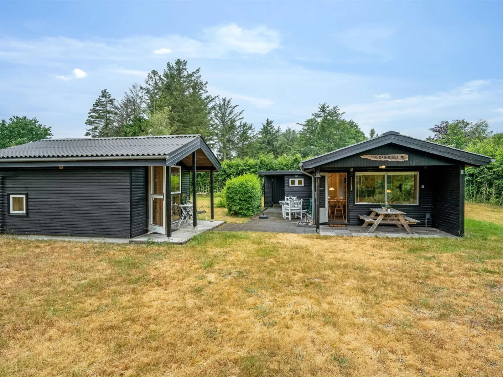 "Fifi" - 200m to the fjord-Outside