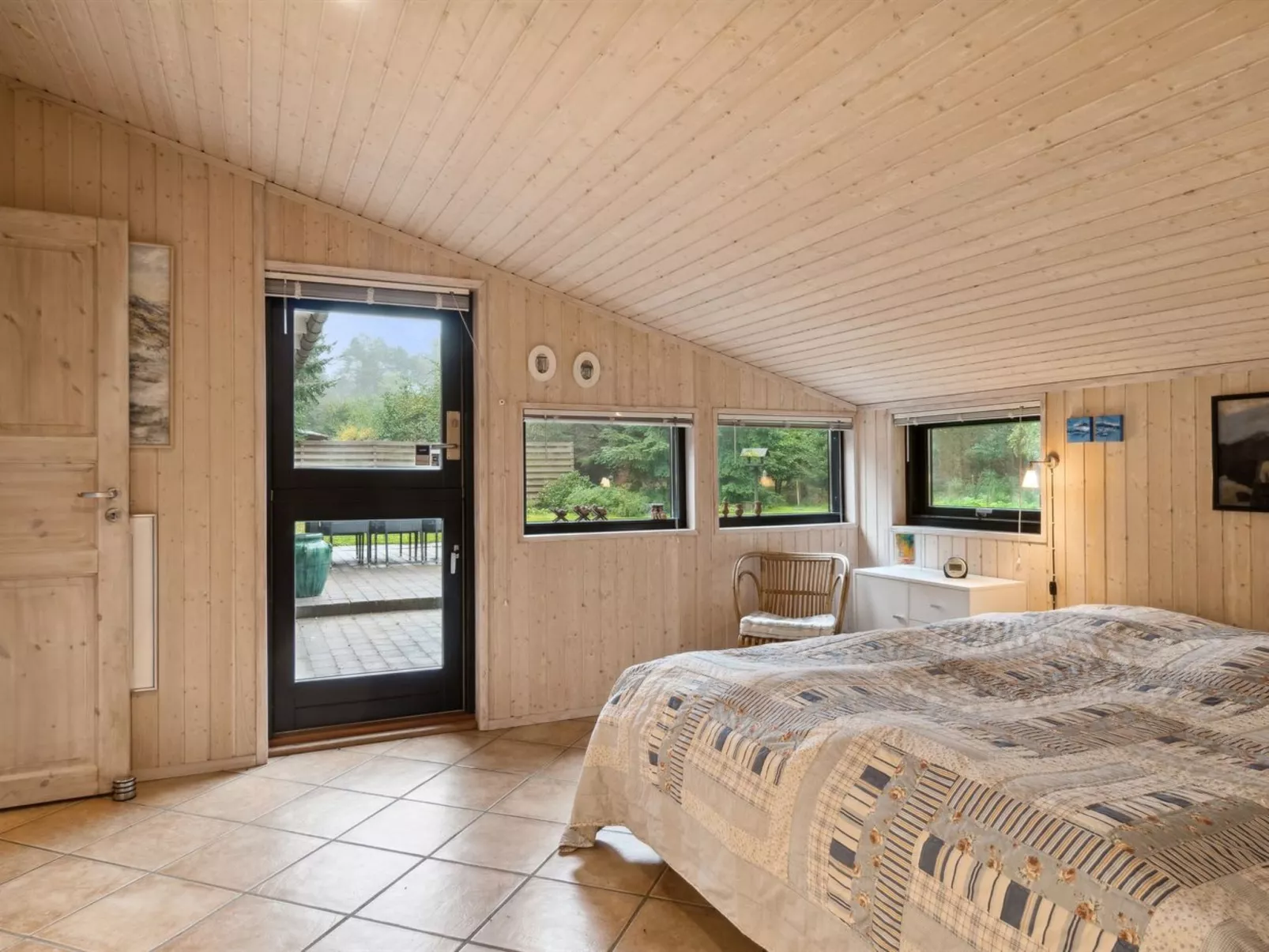 "Aiko" - 375m from the sea-Inside