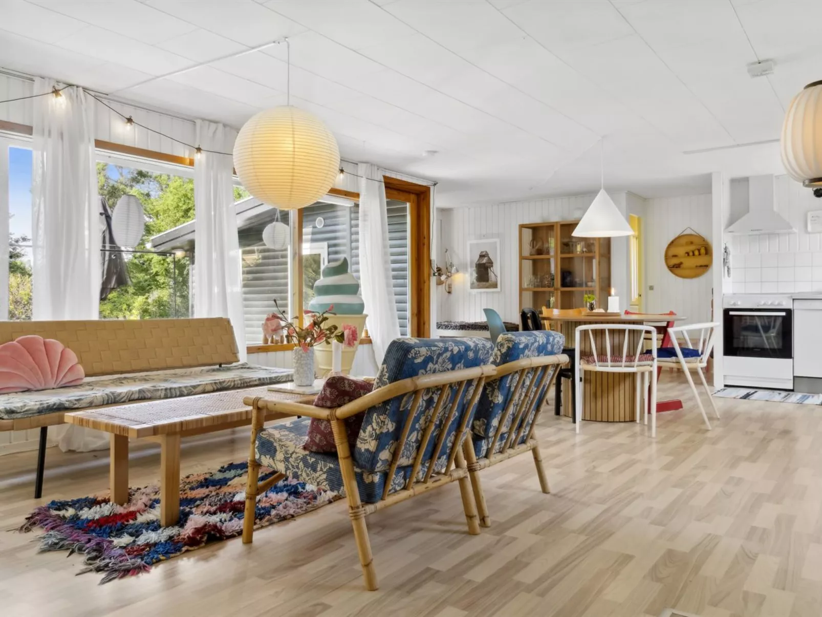 "Fintan" - 1km from the sea-Inside