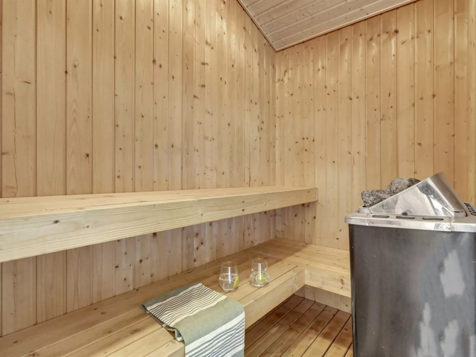 "Osmo" - 900m from the sea-Inside