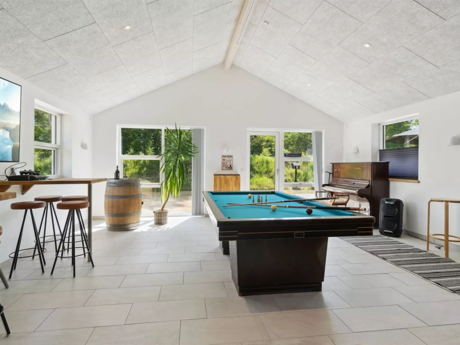 "Swarthovde" -  from the sea-Inside