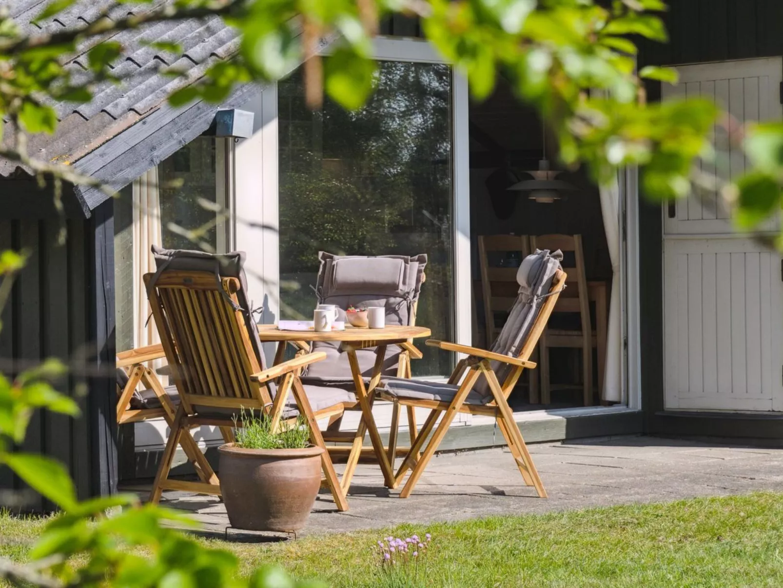 "Irlin" - 600m from the sea-Outside