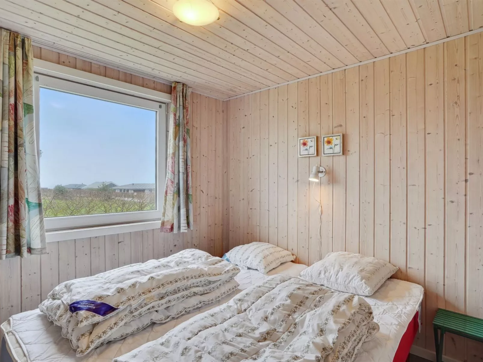 "Ormar" - 100m to the fjord-Drinnen