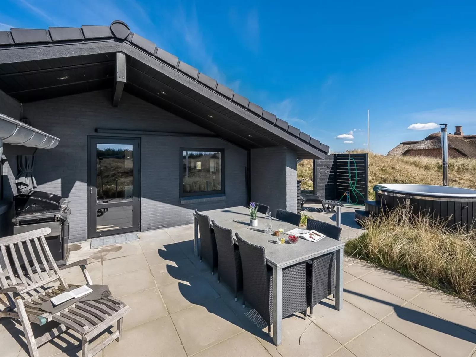 "Walther" - 300m from the sea-Draußen