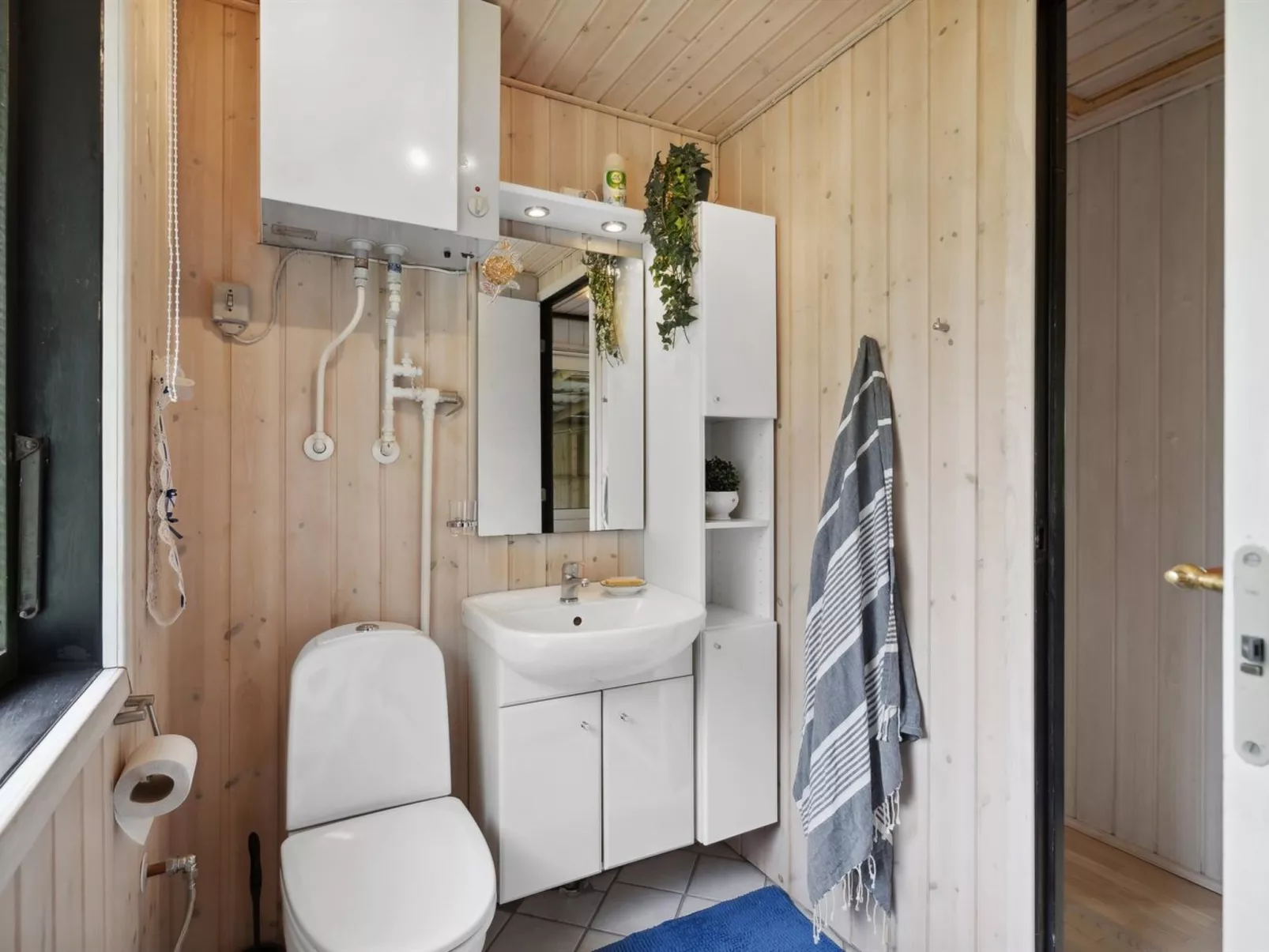 "Erlar" - 30km from the sea-Drinnen